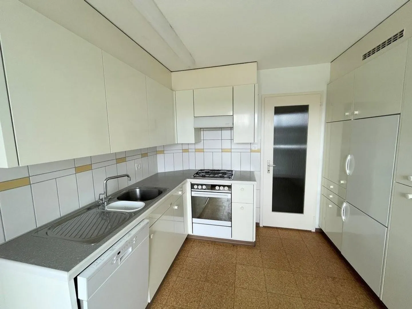 Grosszügige, helle Wohnung - Foto 3 von 9