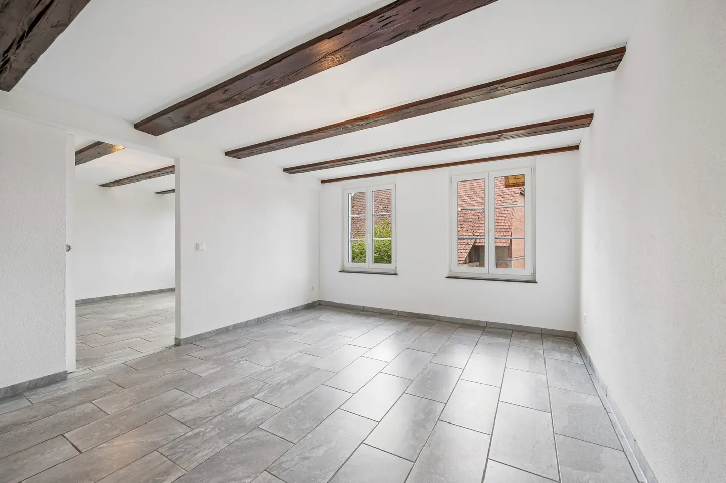Well-maintained 2.5-room apartment with garden seating area - Photo 3 of 13