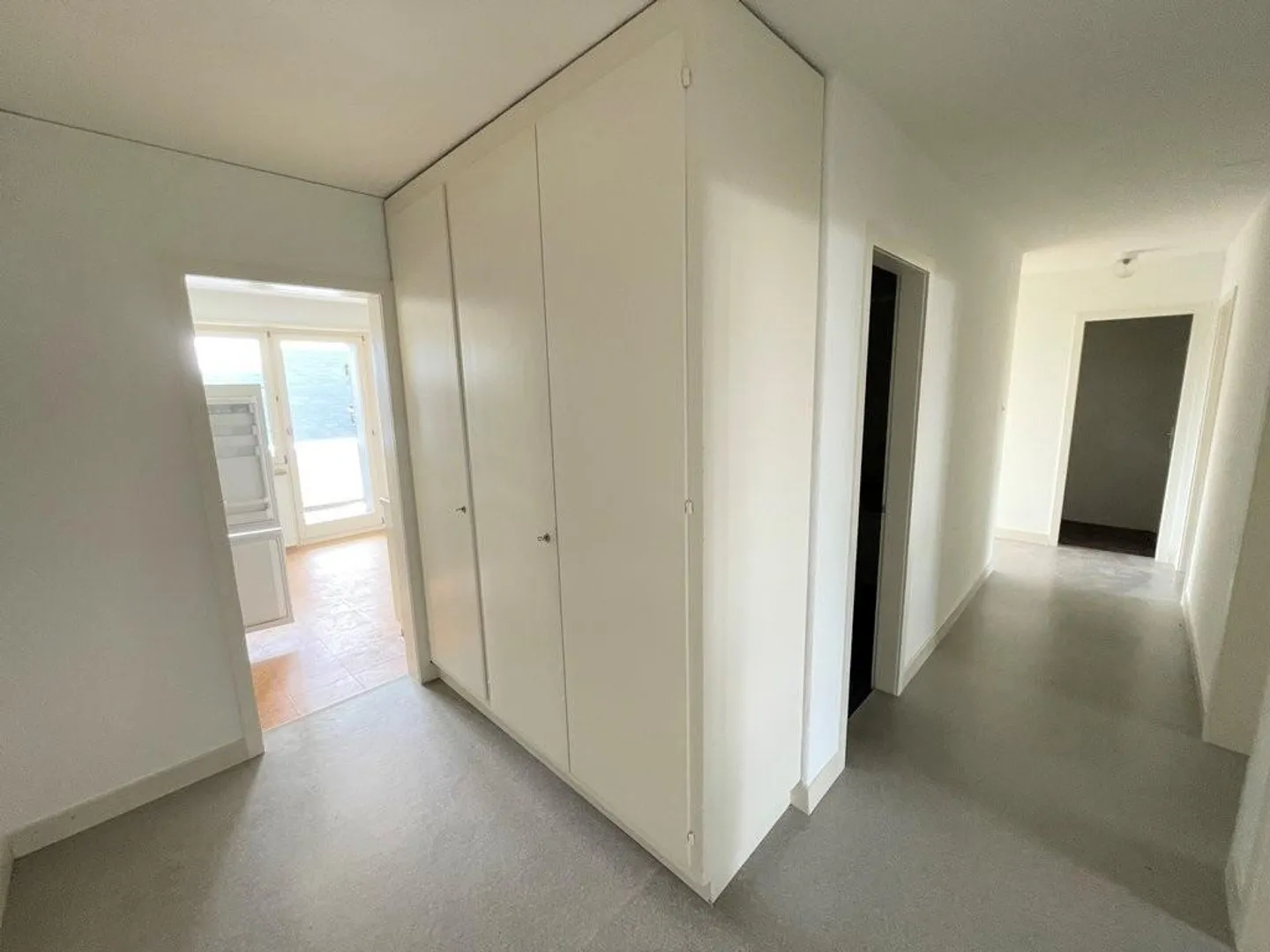 Grosszügige, helle Wohnung - Foto 8 von 9