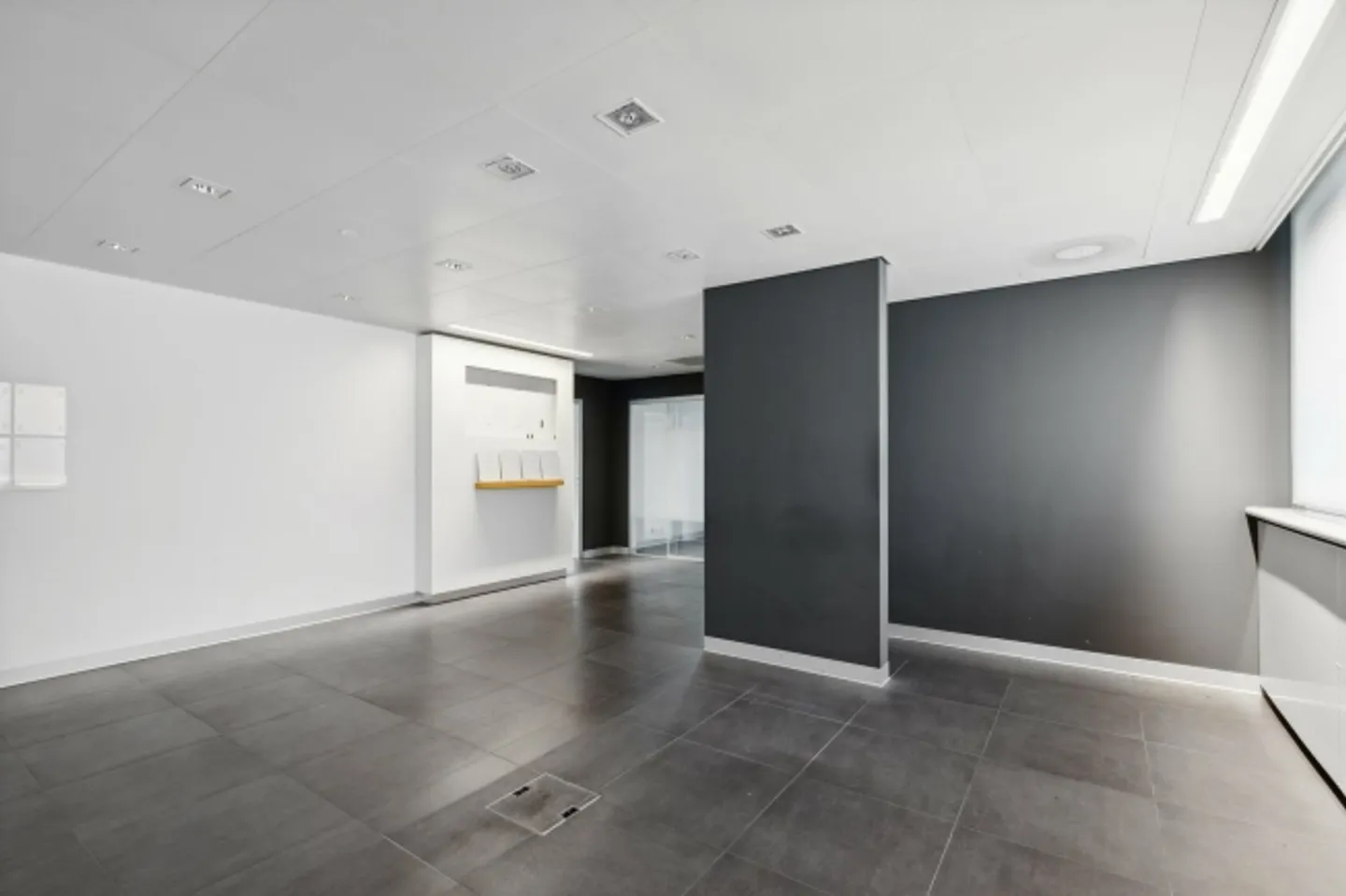 Gewerbe-/Bürofläche - Exzellente Lage - Region Neuenburg - Foto 2 von 13