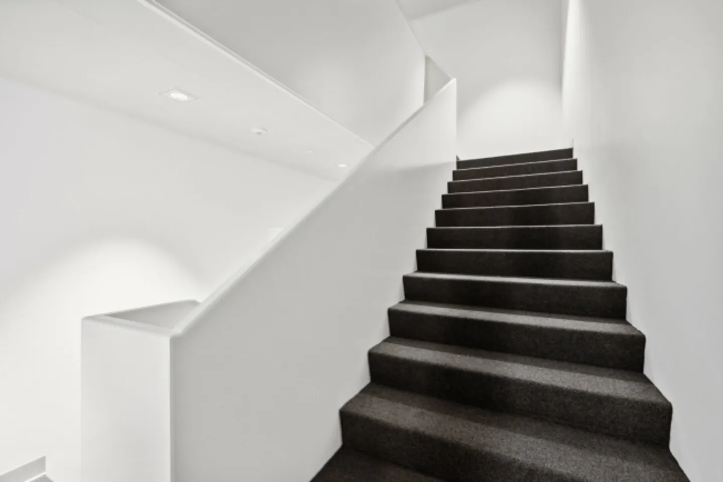 Gewerbe-/Bürofläche - Exzellente Lage - Region Neuenburg - Foto 3 von 13