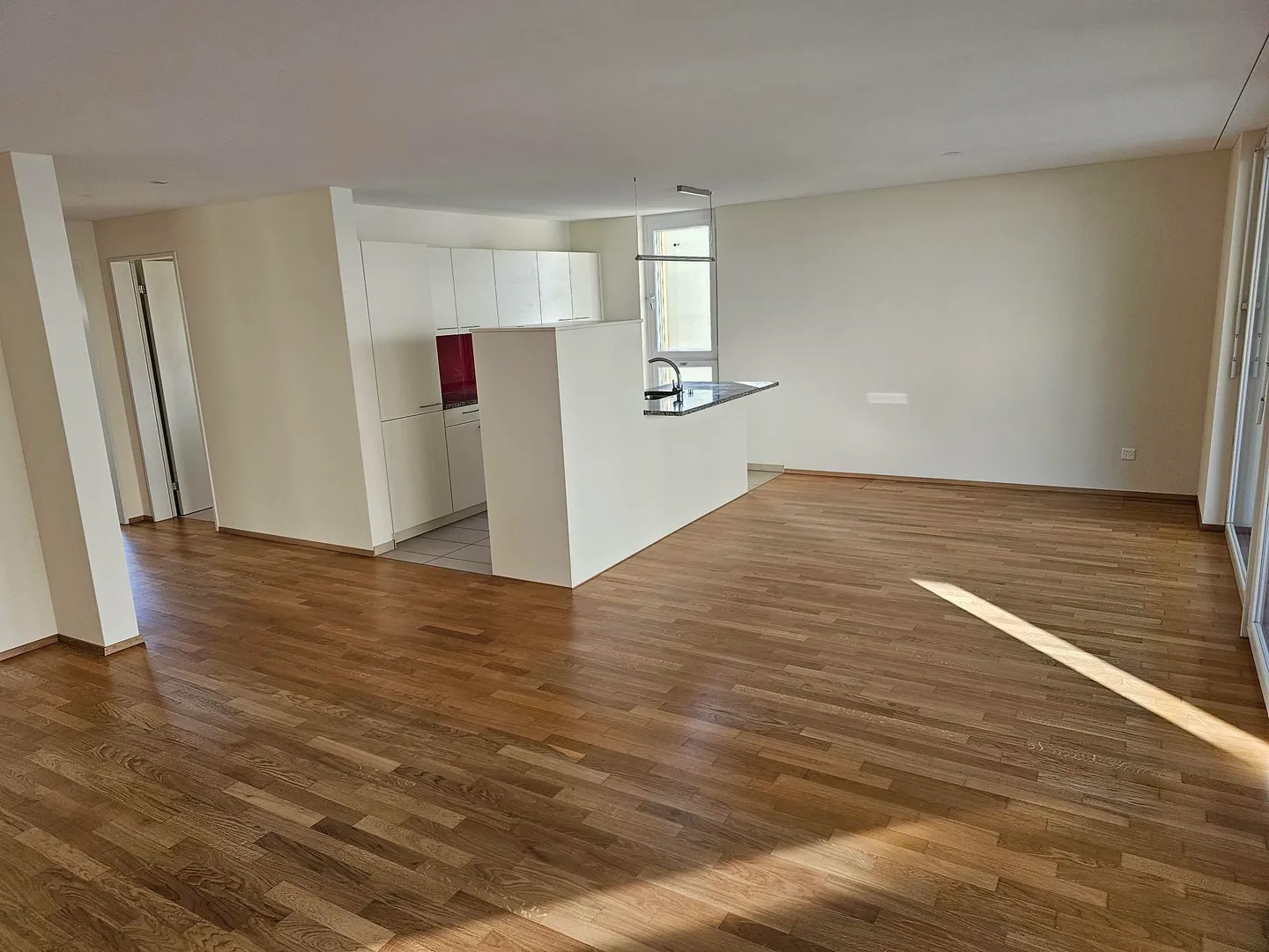 Moderne 4.5-Zimmer-Wohnung - Foto 2 von 12
