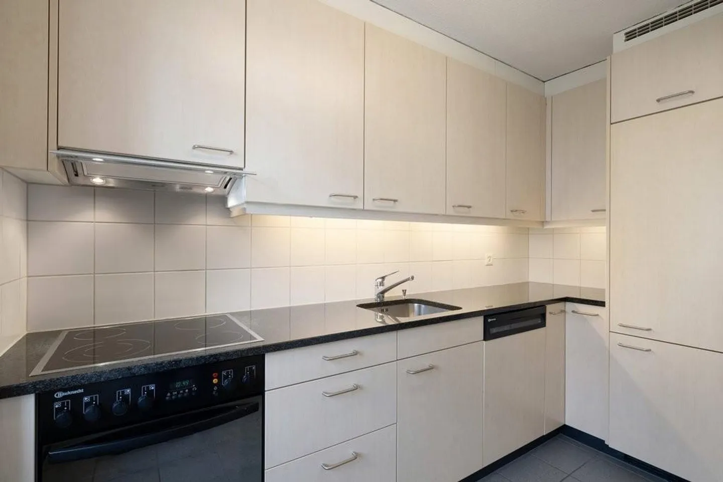 Apartment for rent - Photo 3 of 11