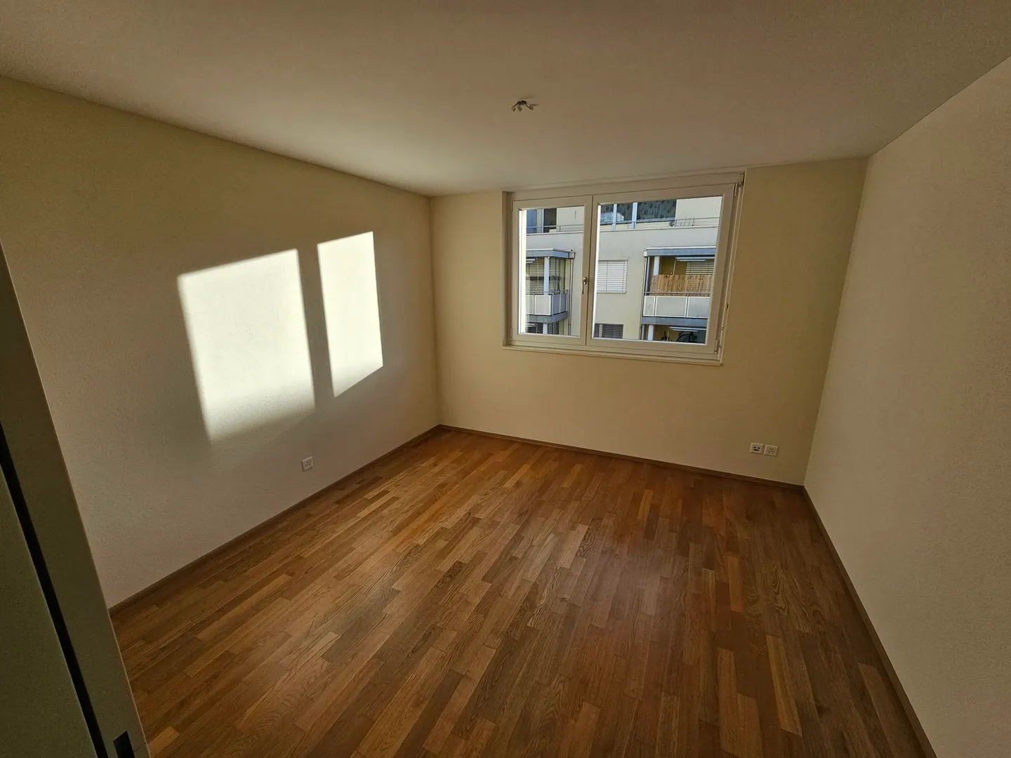 Moderne 4.5-Zimmer-Wohnung - Foto 6 von 12