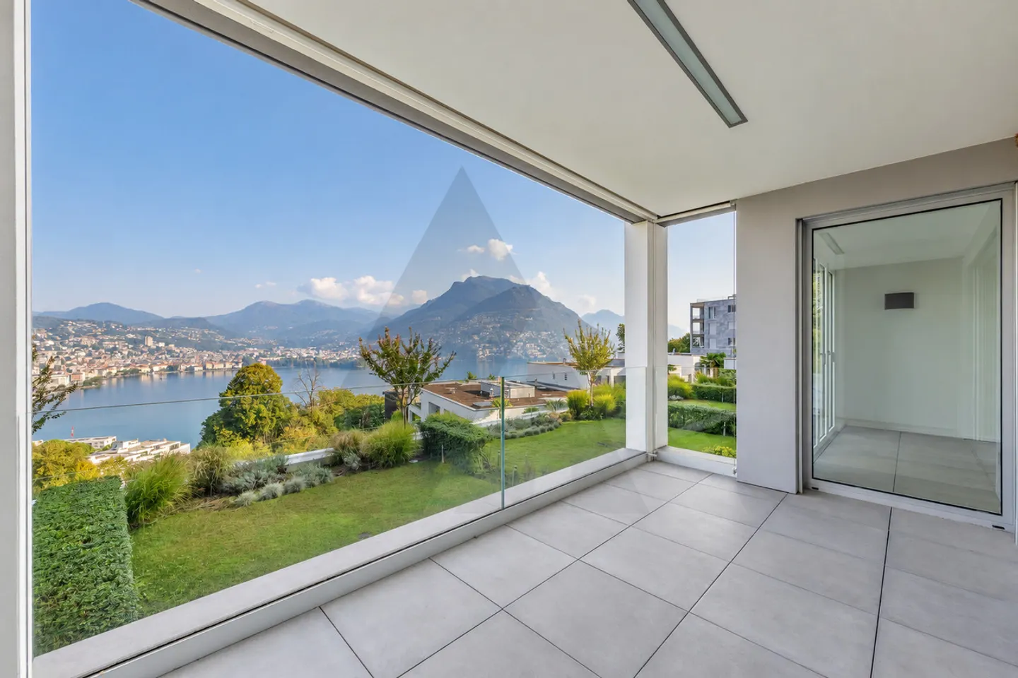 Elegant Apartment in Paradiso - Photo 4 of 19