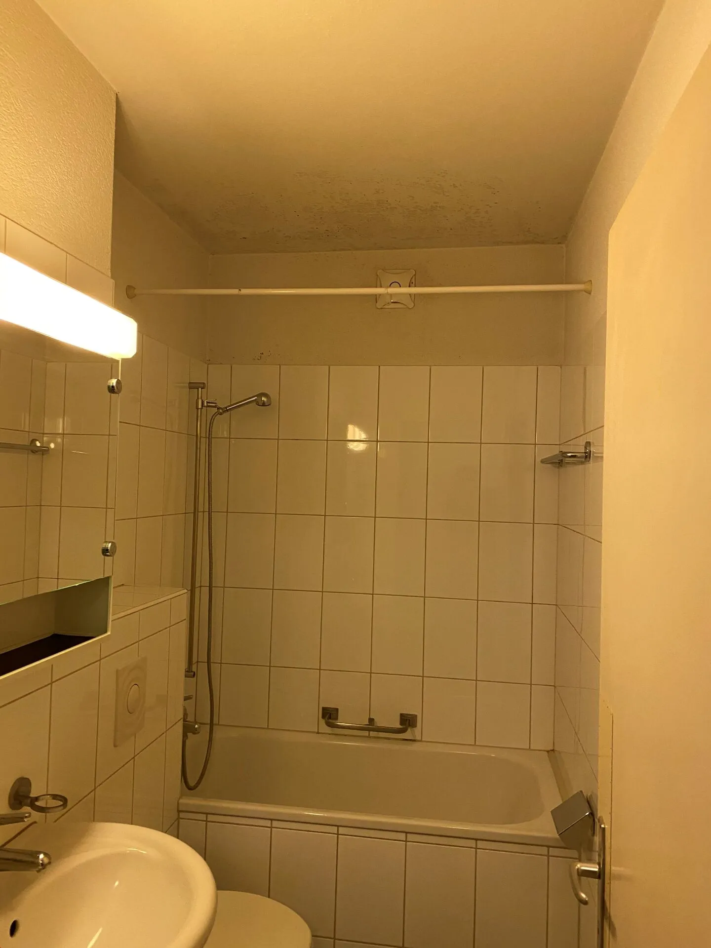 Cozy Apartment for Commuters - Photo 6 of 6