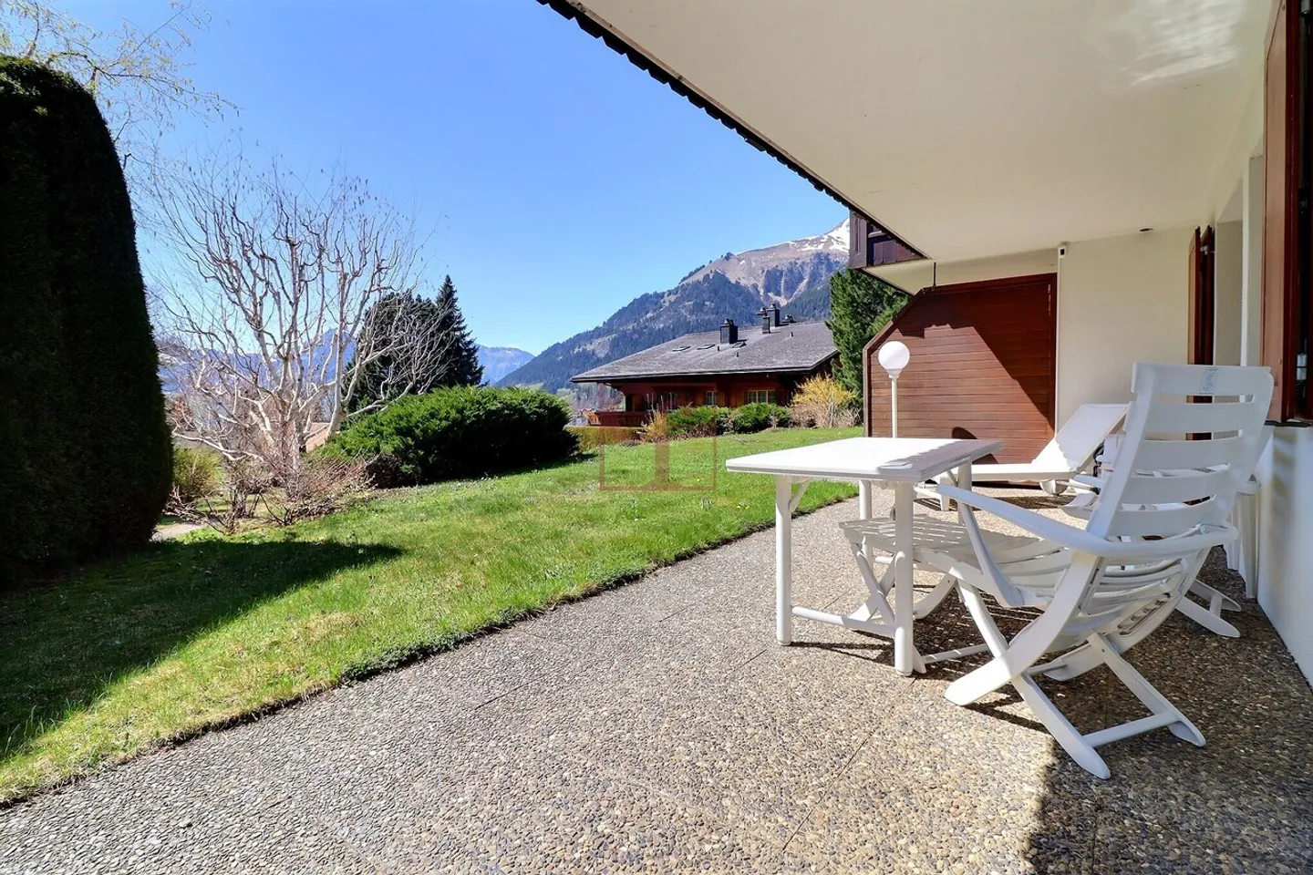 Charmante 3,5-Zimmer-Wohnung mit großer Eckterrasse in der Nähe des Zentrums - Foto 5 von 6