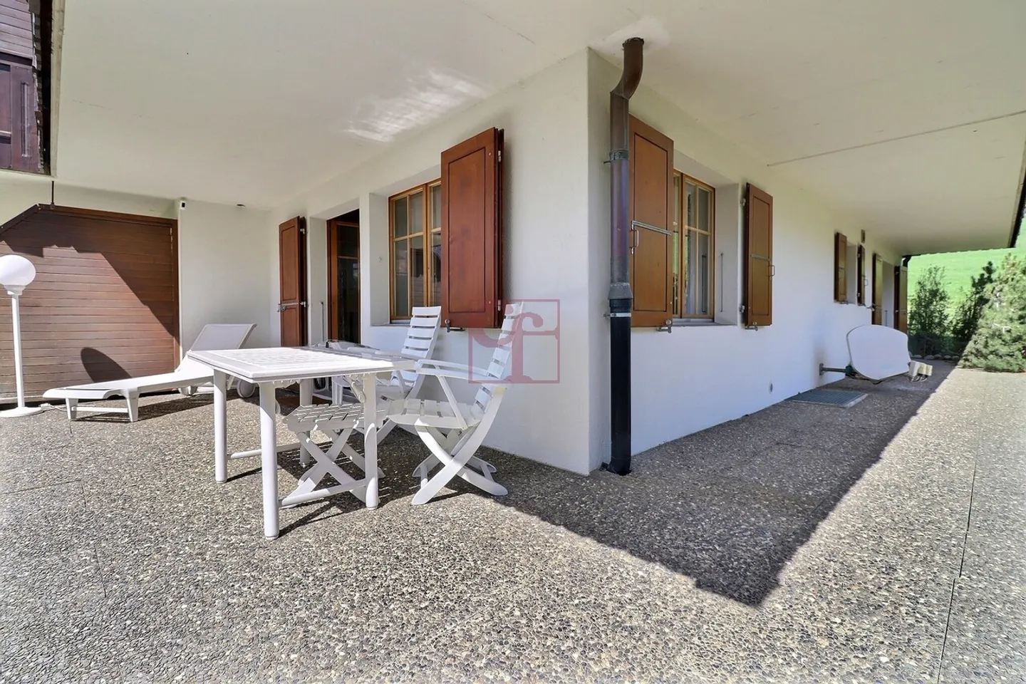 Charmante 3,5-Zimmer-Wohnung mit großer Eckterrasse in der Nähe des Zentrums - Foto 6 von 6