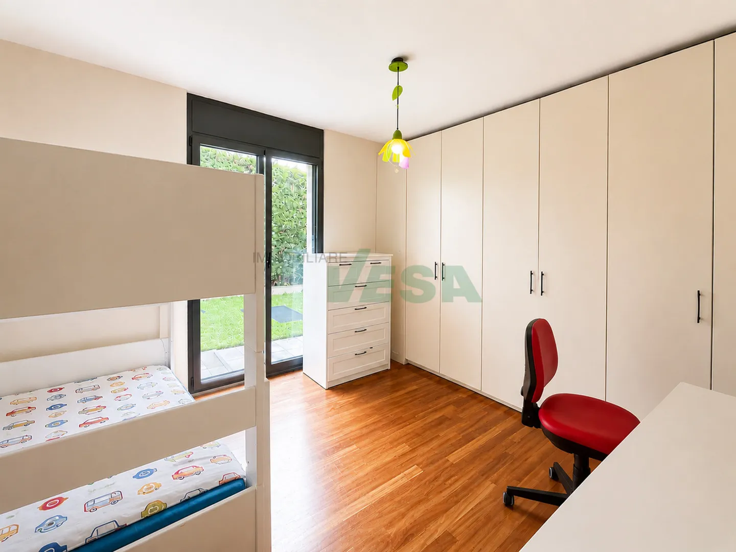 Appartement élégant et spacieux de 6,5 pièces avec jardin dans un quartier calme et vallonné - Photo 11 sur 15