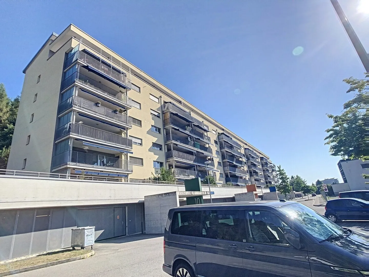 Appartement spacieux avec balcon - Photo 1 sur 2