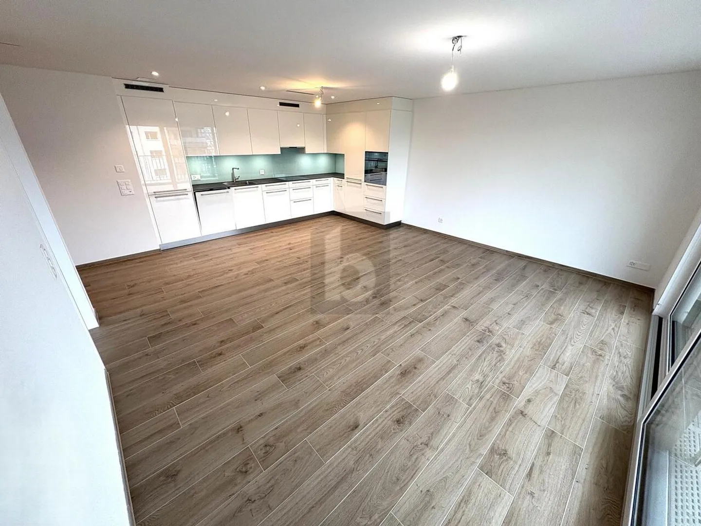 ELEGANT LIVING EXPERIENCE - Photo 3 of 6