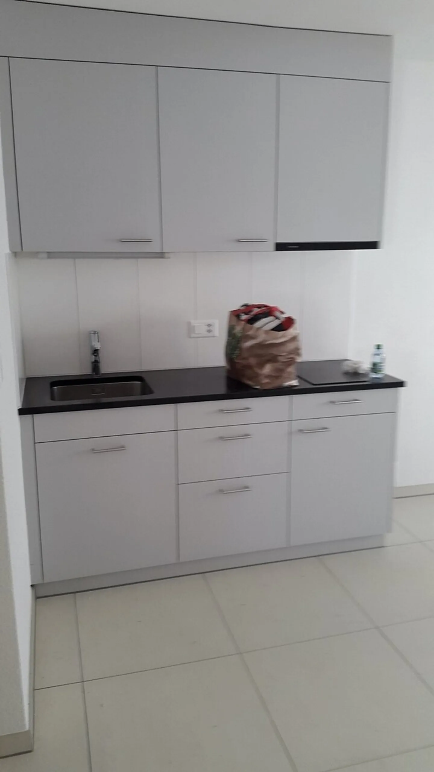 Bella superficie con vetrine di circa 101 m² completamente attrezzata - Foto 3 di 5