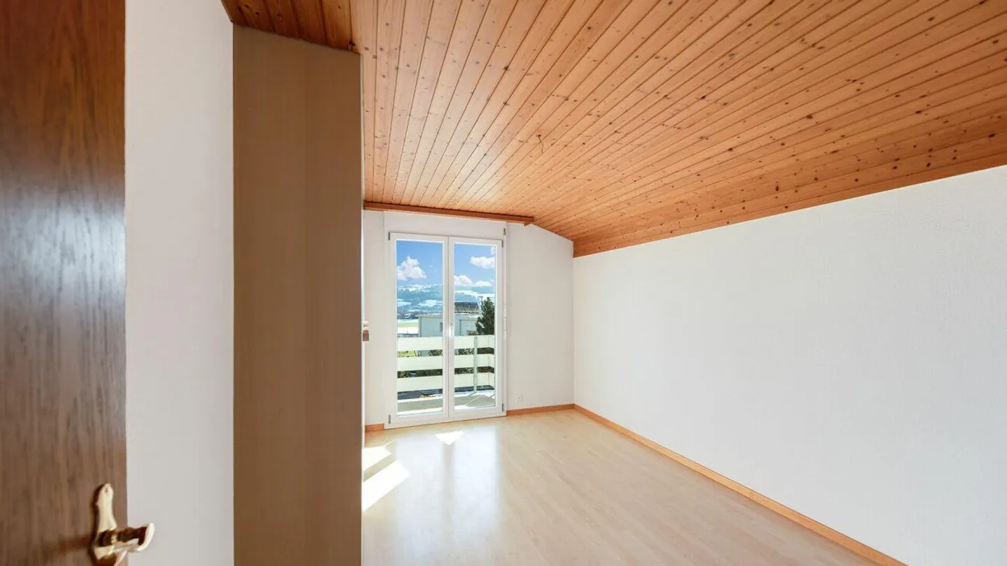 Casa angolare a schiera di 4,5 stanze in una posizione molto attraente e tranquilla - Foto 8 di 12