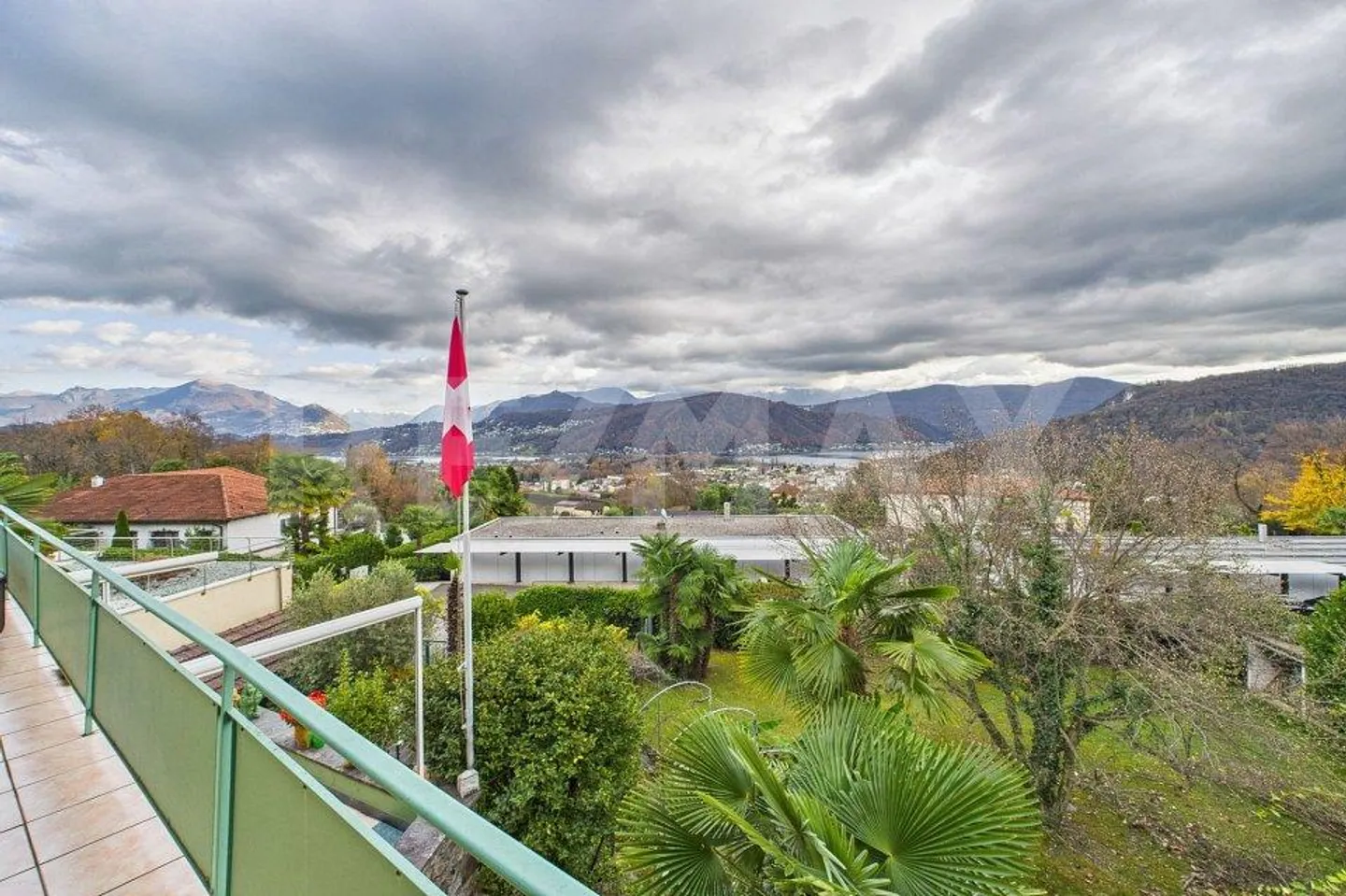 Affascinante Casa Indipendente con Vista Lago - Foto 4 di 13