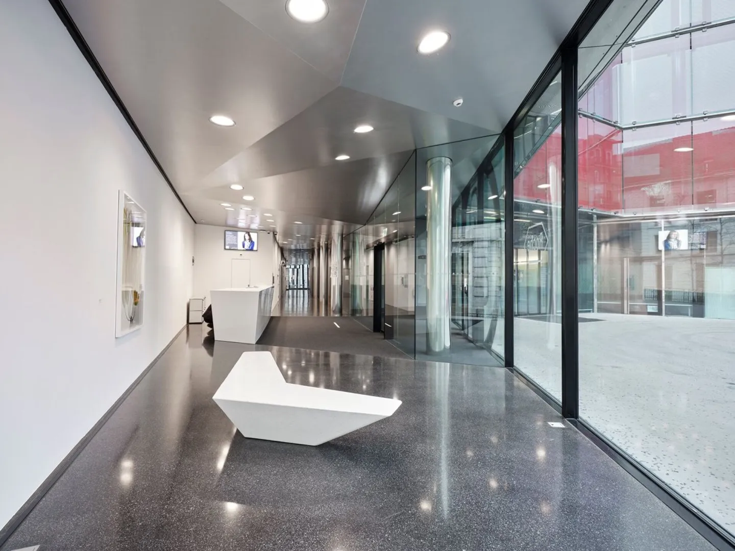 Einzigartige Architektur an einzigartigem Standort am Basler Bahnhof SBB - Foto 1 von 10