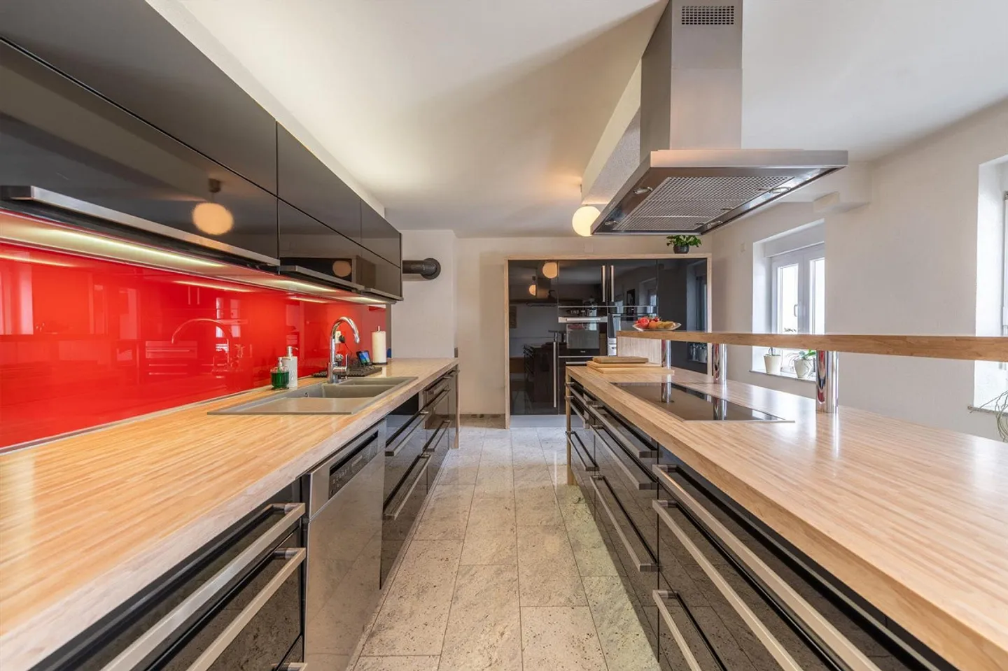Geräumiges Familienhaus mit Garten - Foto 6 von 13