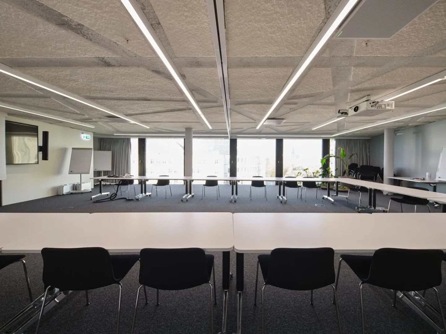 Einzigartige Architektur an einzigartigem Standort am Basler Bahnhof SBB - Foto 9 von 10