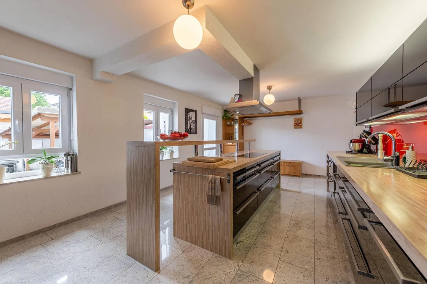 Geräumiges Familienhaus mit Garten - Foto 7 von 13