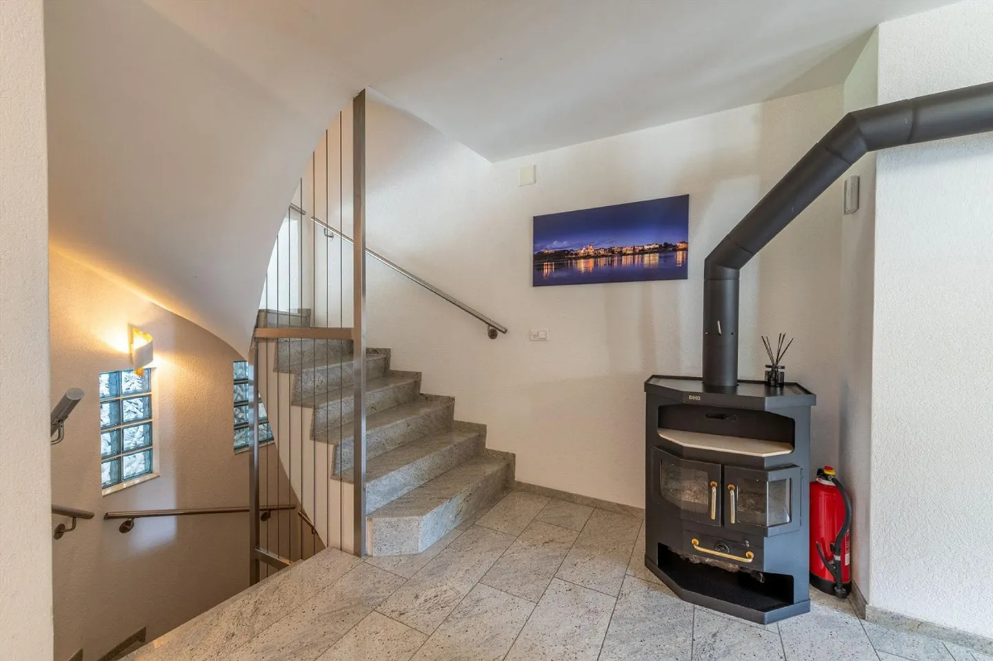 Geräumiges Familienhaus mit Garten - Foto 8 von 13