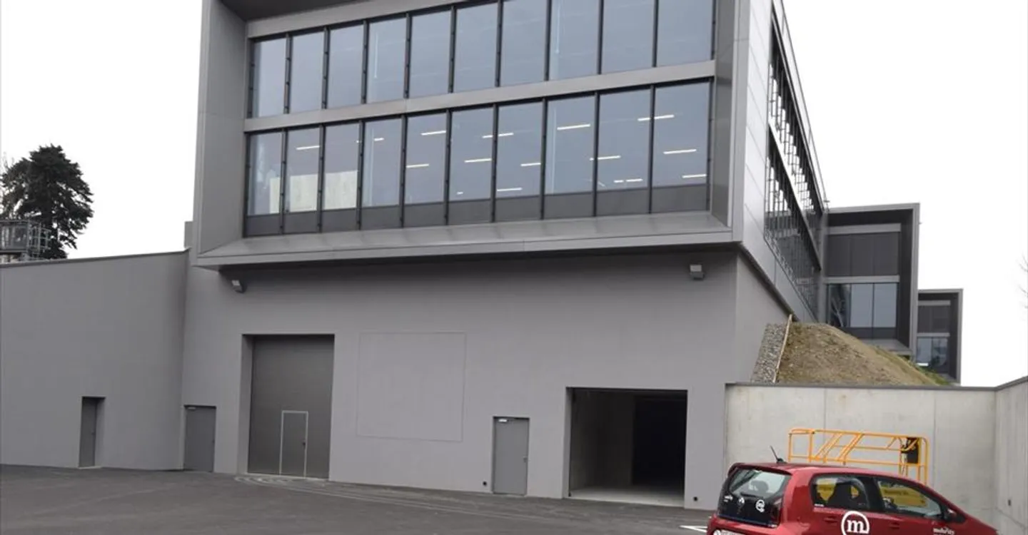 Edificio ad uso misto in affitto - Foto 3 di 6