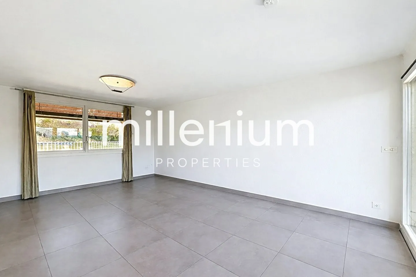 Charming apartment with garden and panoramic views - Photo 3 of 11