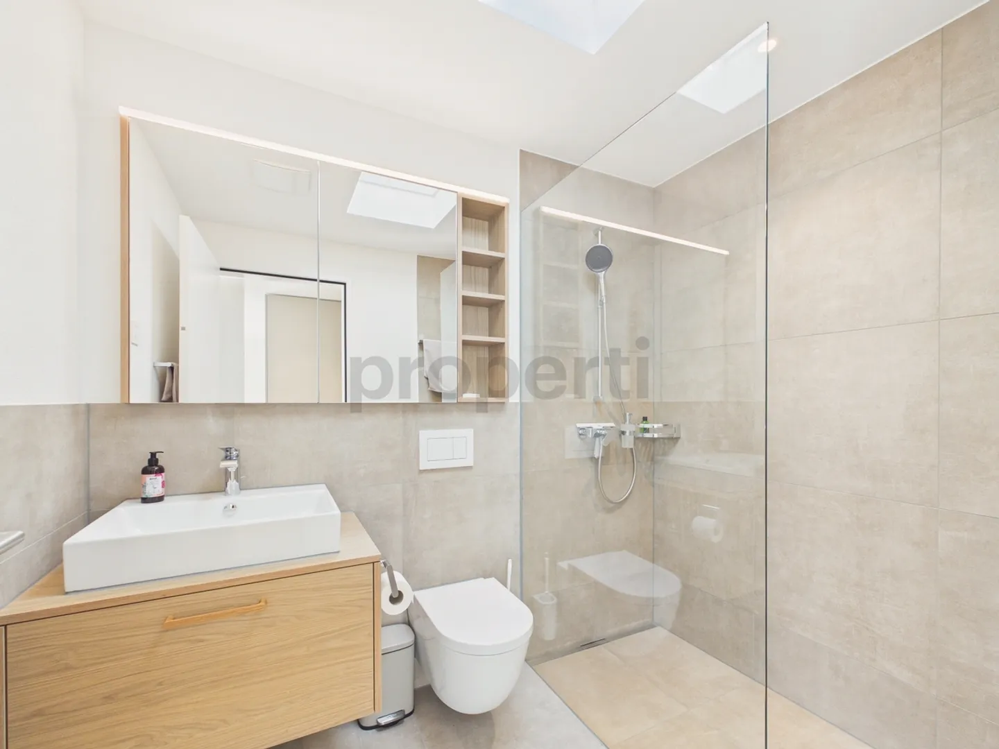 Modernes 3.5-Zimmer-Apartment mit Balkonen - Foto 7 von 12