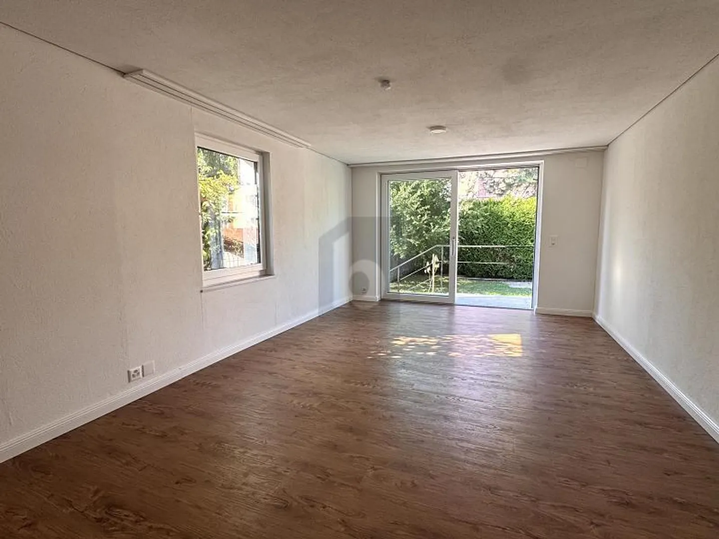 Modernisierte Wohnung mit Garten - Foto 1 von 6