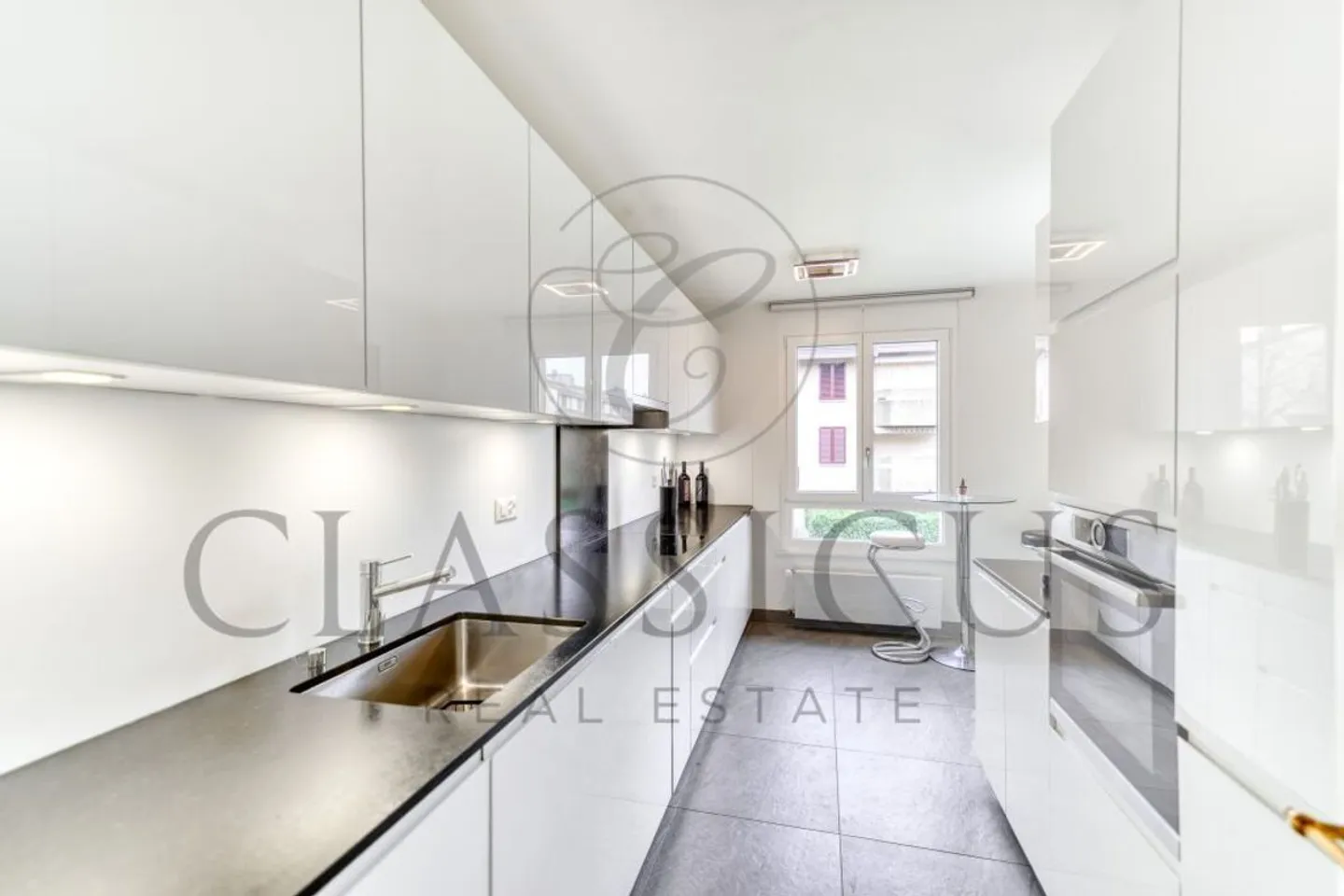 Elegante appartamento di 5,5 stanze con logge e bella luminosità - Foto 2 di 10
