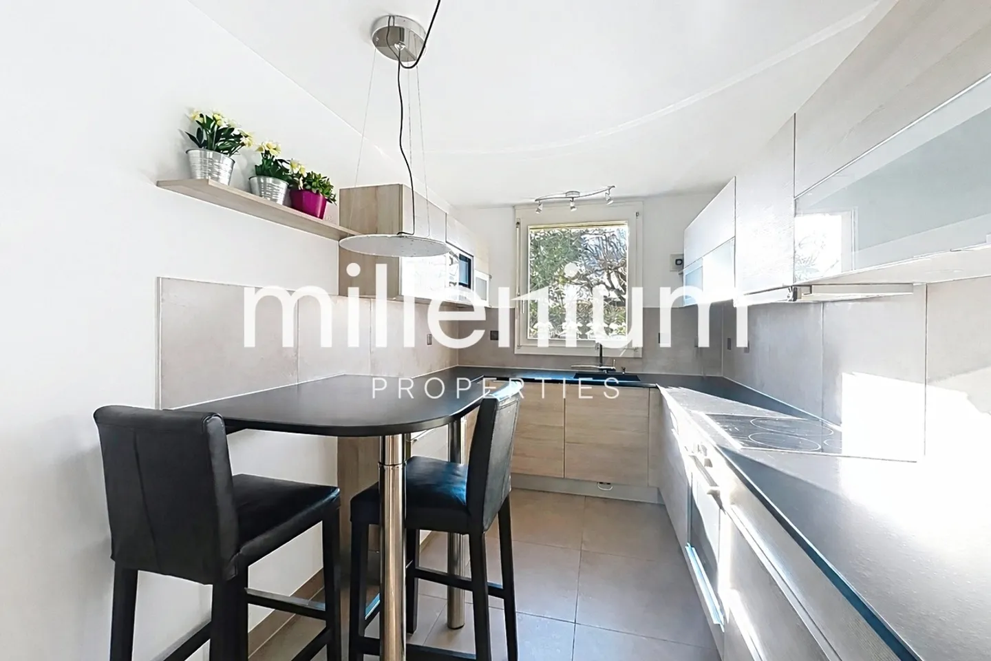 Charming apartment with garden and panoramic views - Photo 7 of 11