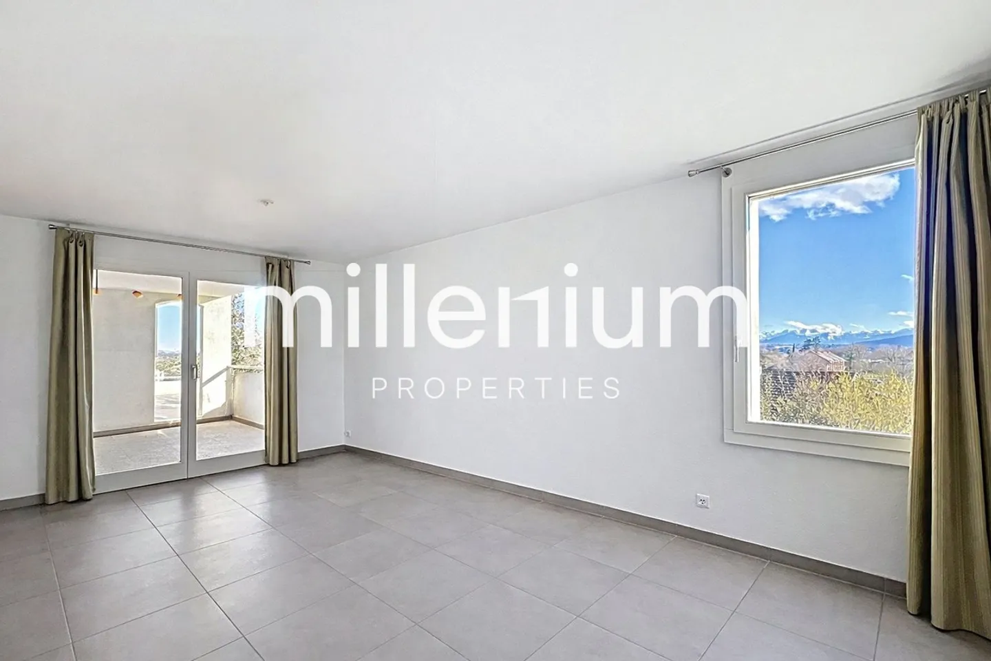 Charming apartment with garden and panoramic views - Photo 8 of 11