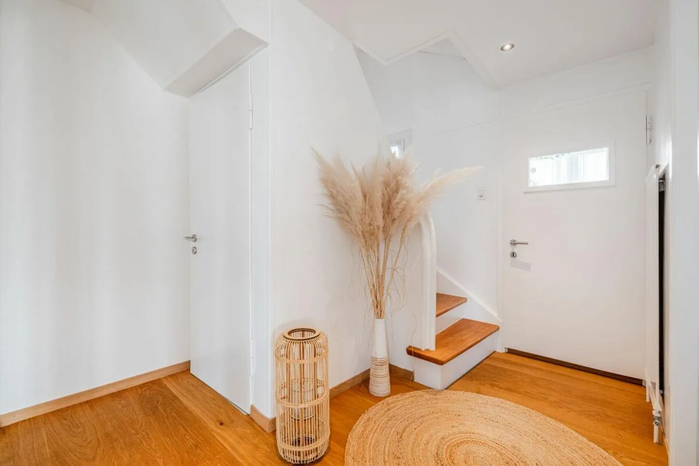 STILVOLLES 7.5-ZIMMER-EINFAMILIENHAUS  MIT POOL, IDYLLISCHEM GARTEN... - Foto 3 von 13
