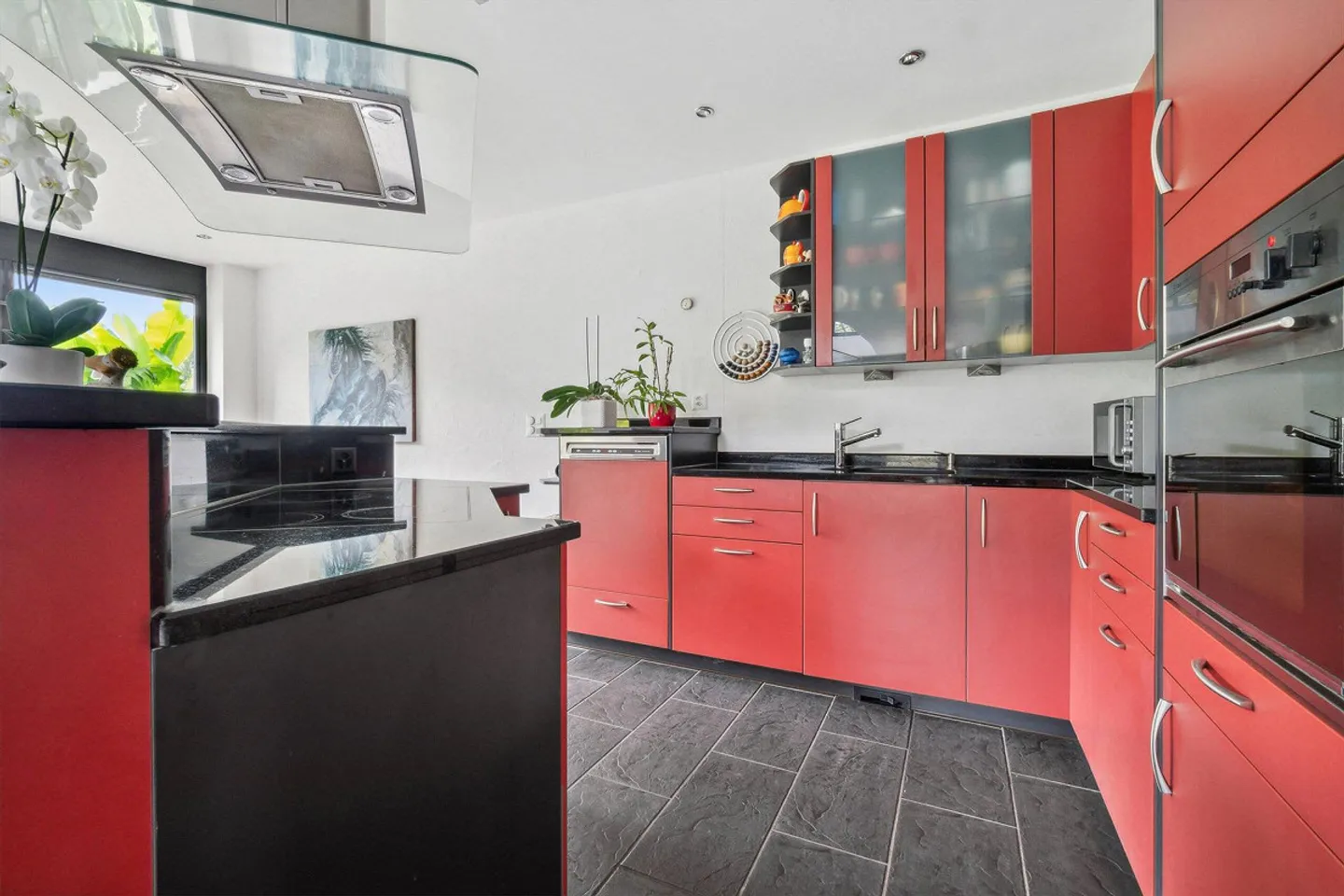 LIVING AND RIDING COMBINED – STYLISH SEMI-DETACHED FAMILY HOUSE - Photo 3 of 5