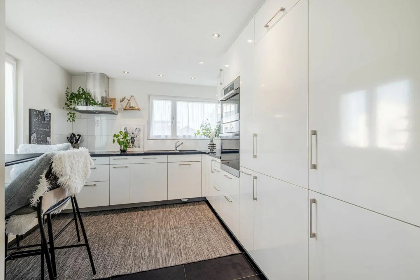STILVOLLES 7.5-ZIMMER-EINFAMILIENHAUS  MIT POOL, IDYLLISCHEM GARTEN... - Foto 5 von 13