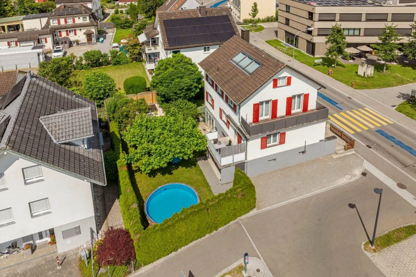 STILVOLLES 7.5-ZIMMER-EINFAMILIENHAUS  MIT POOL, IDYLLISCHEM GARTEN... - Foto 10 von 13