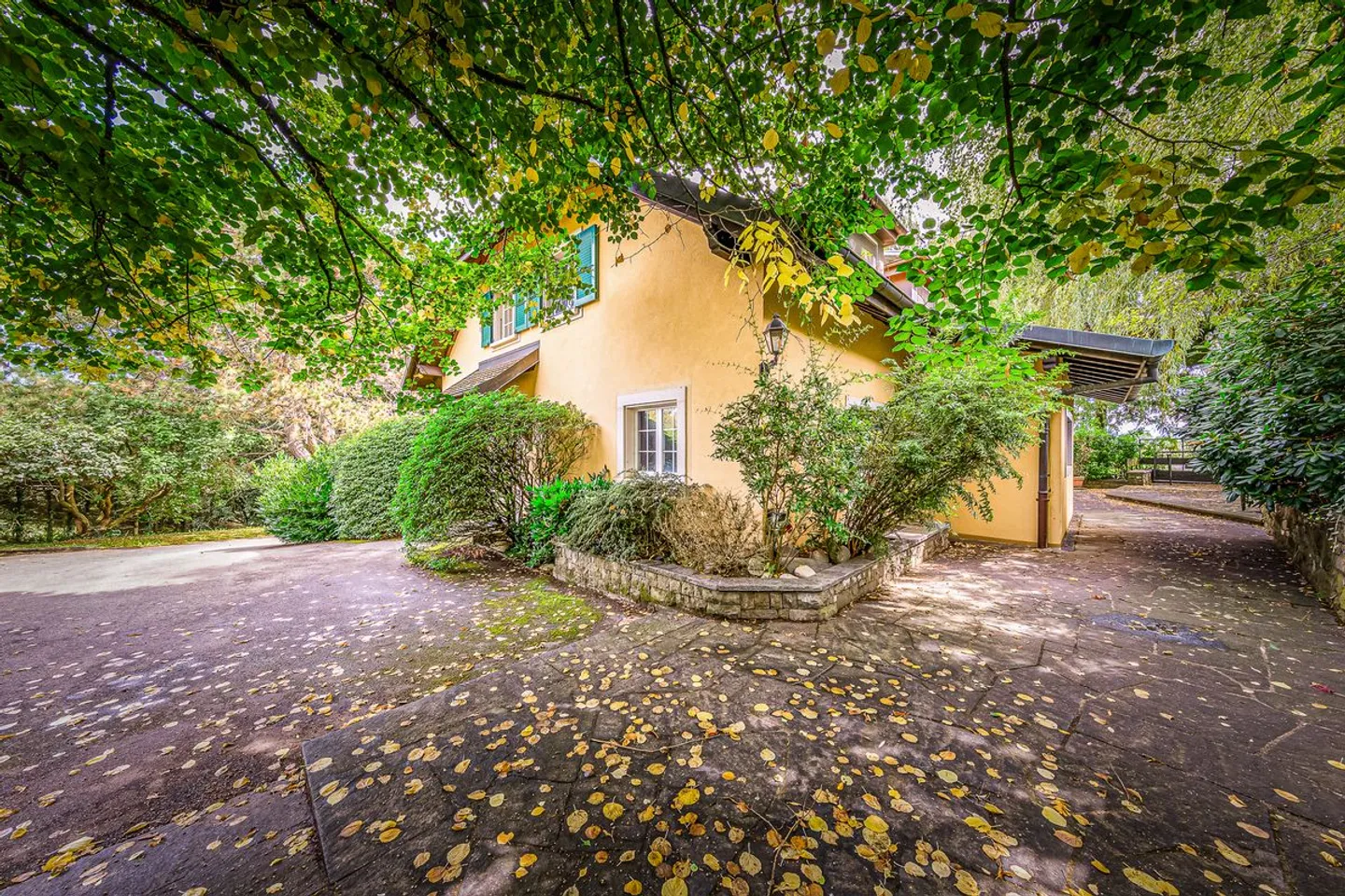 Elegance & Nature: Charming Family Villa in the Heart of a Bucolic Setting - Photo 4 of 13