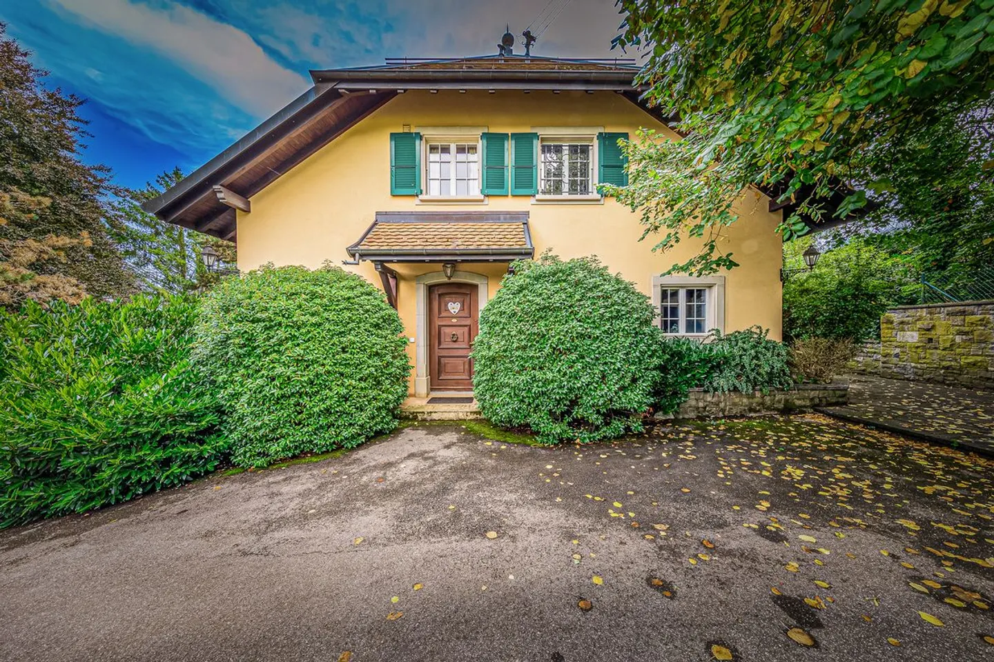 Elegance & Nature: Charming Family Villa in the Heart of a Bucolic Setting - Photo 5 of 13