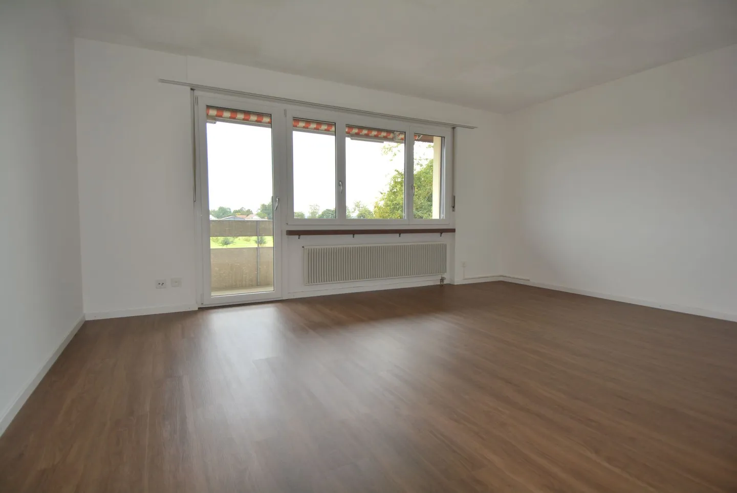 Attractive 4.5-room apartment on the ground floor with balcony - Photo 1 of 10