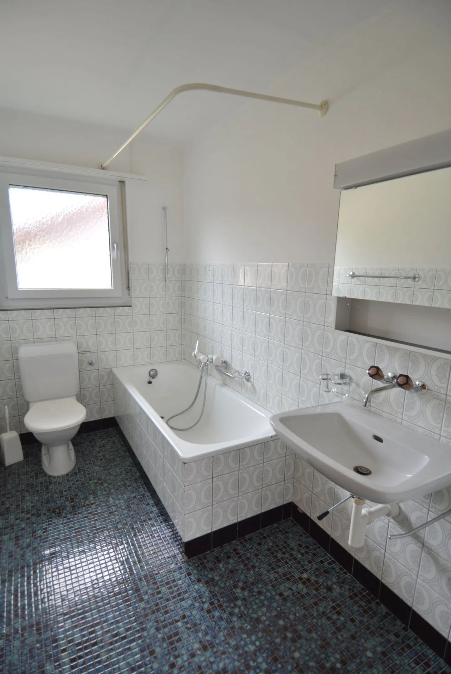 Attractive 4.5-room apartment on the ground floor with balcony - Photo 3 of 10