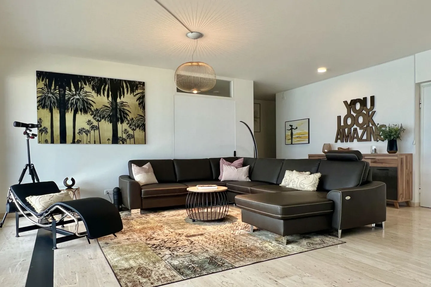 Luxury Apartment with Lake View - Photo 11 of 44