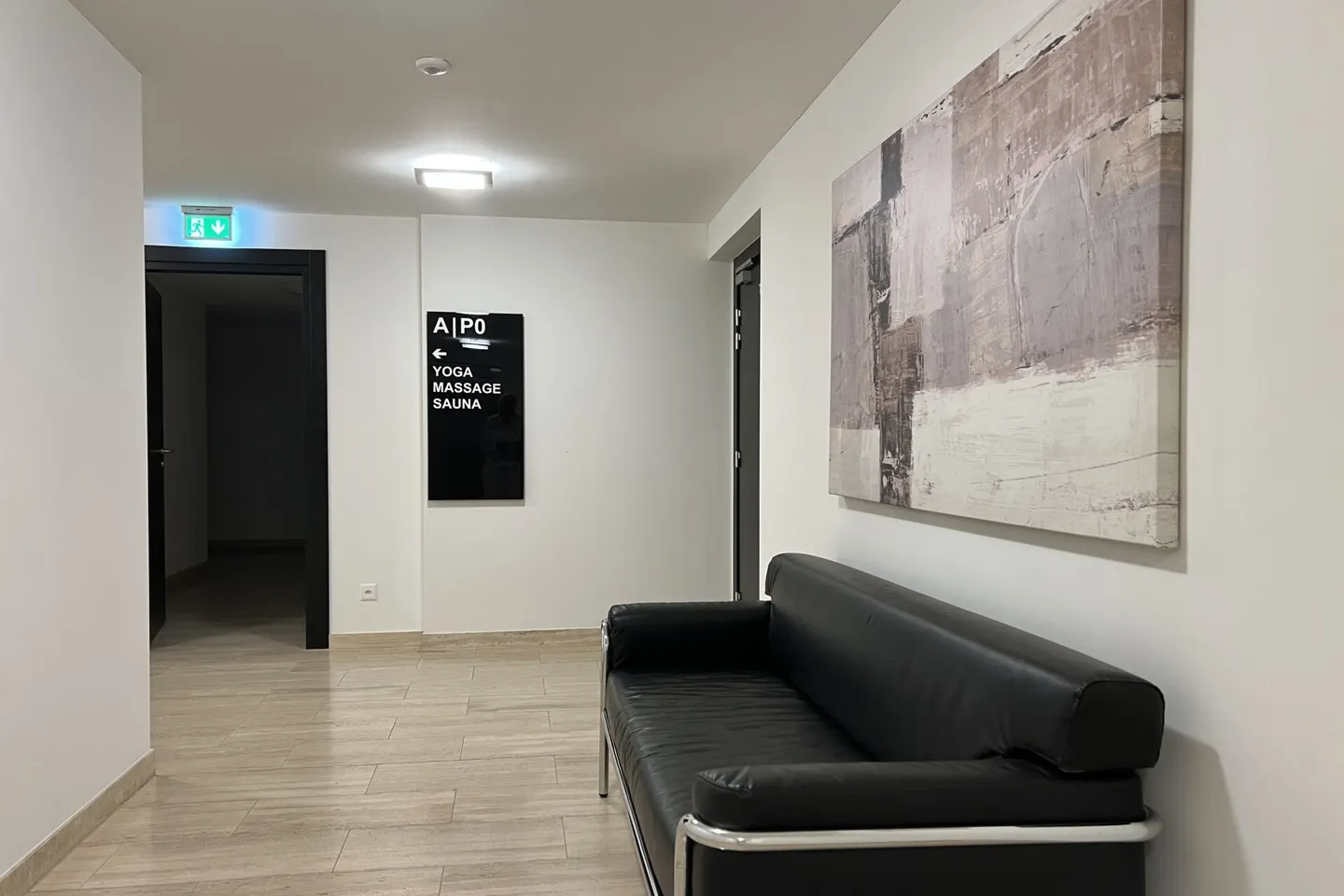 Luxury Apartment with Lake View - Photo 31 of 44