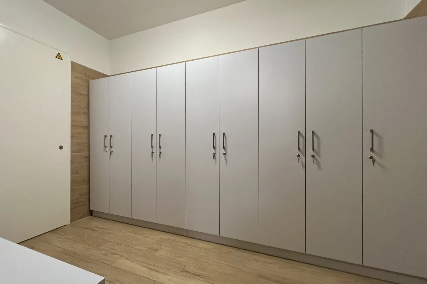 Luxury Apartment with Lake View - Photo 36 of 44