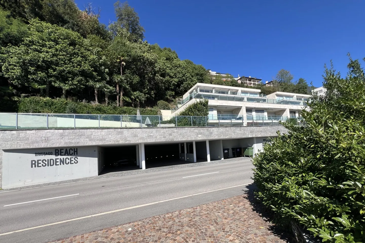Luxury Apartment with Lake View - Photo 41 of 44