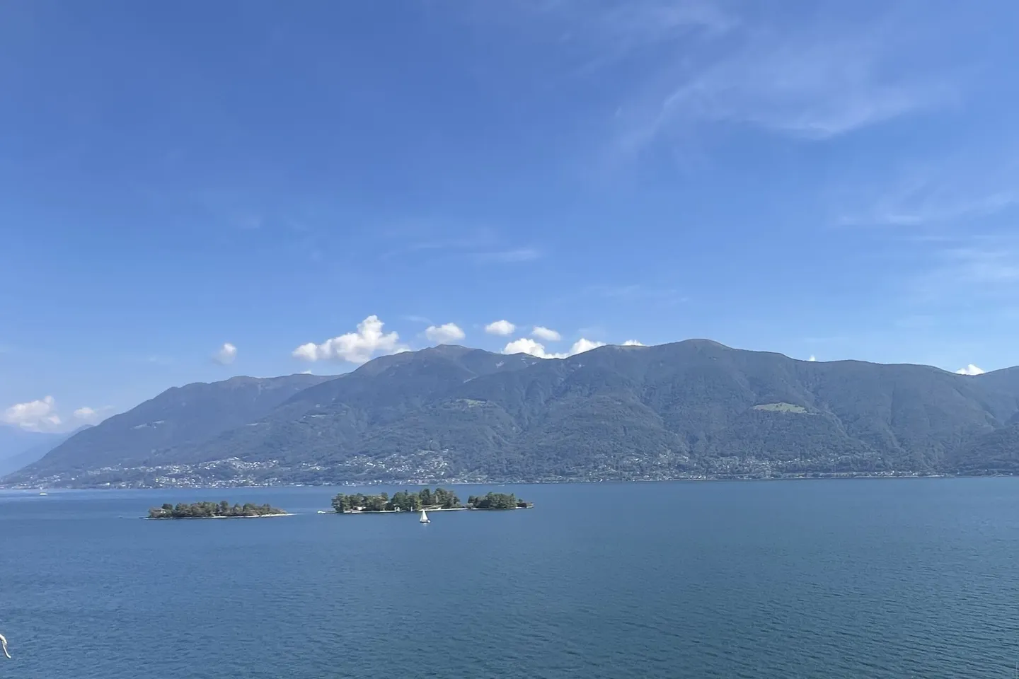 Luxury Apartment with Lake View - Photo 44 of 44