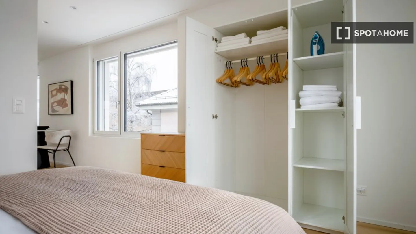 Discover, visit, and rent your new home online with complete confidence. - Photo 10 of 12