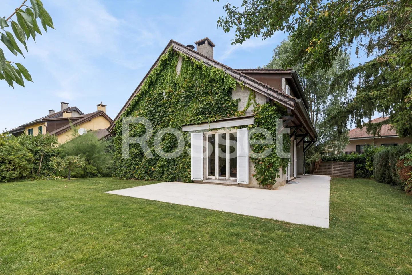 Exclusively: Detached family home in the heart of Meinier - Photo 1 of 5