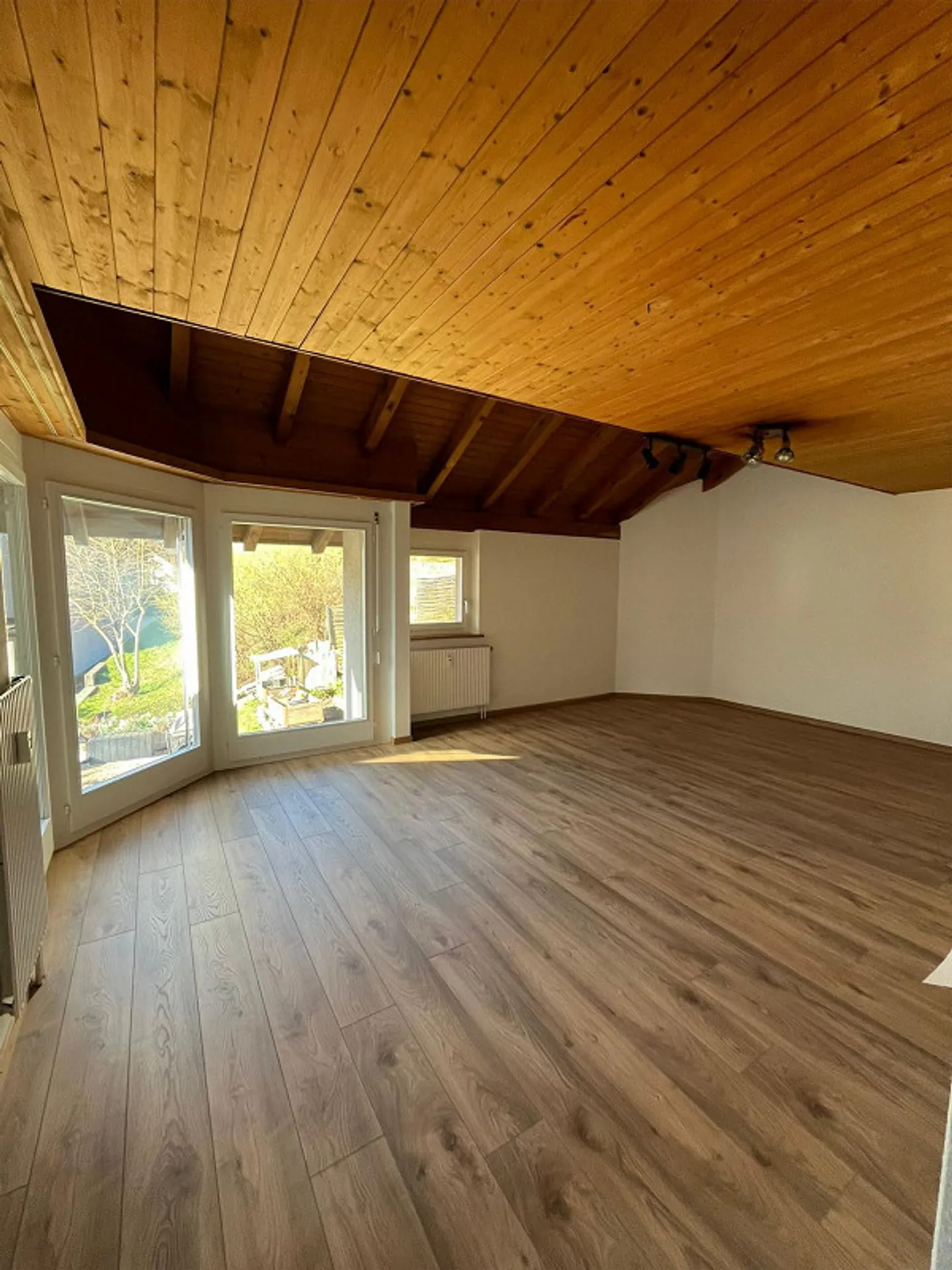 Helle 5-Zimmer-Wohnung in Grellingen - Foto 2 von 13