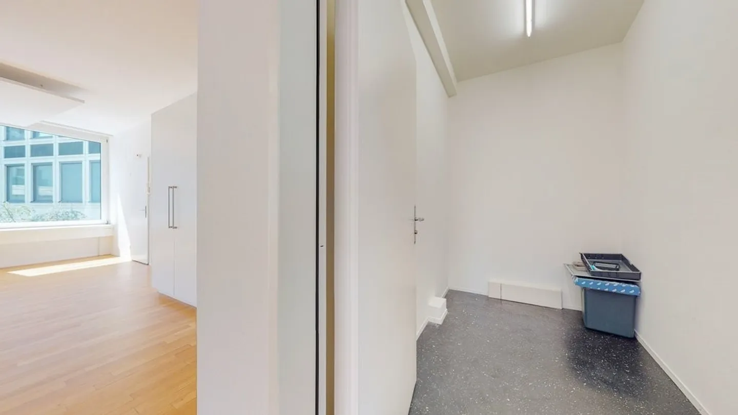 Office space for rent - Photo 8 of 11