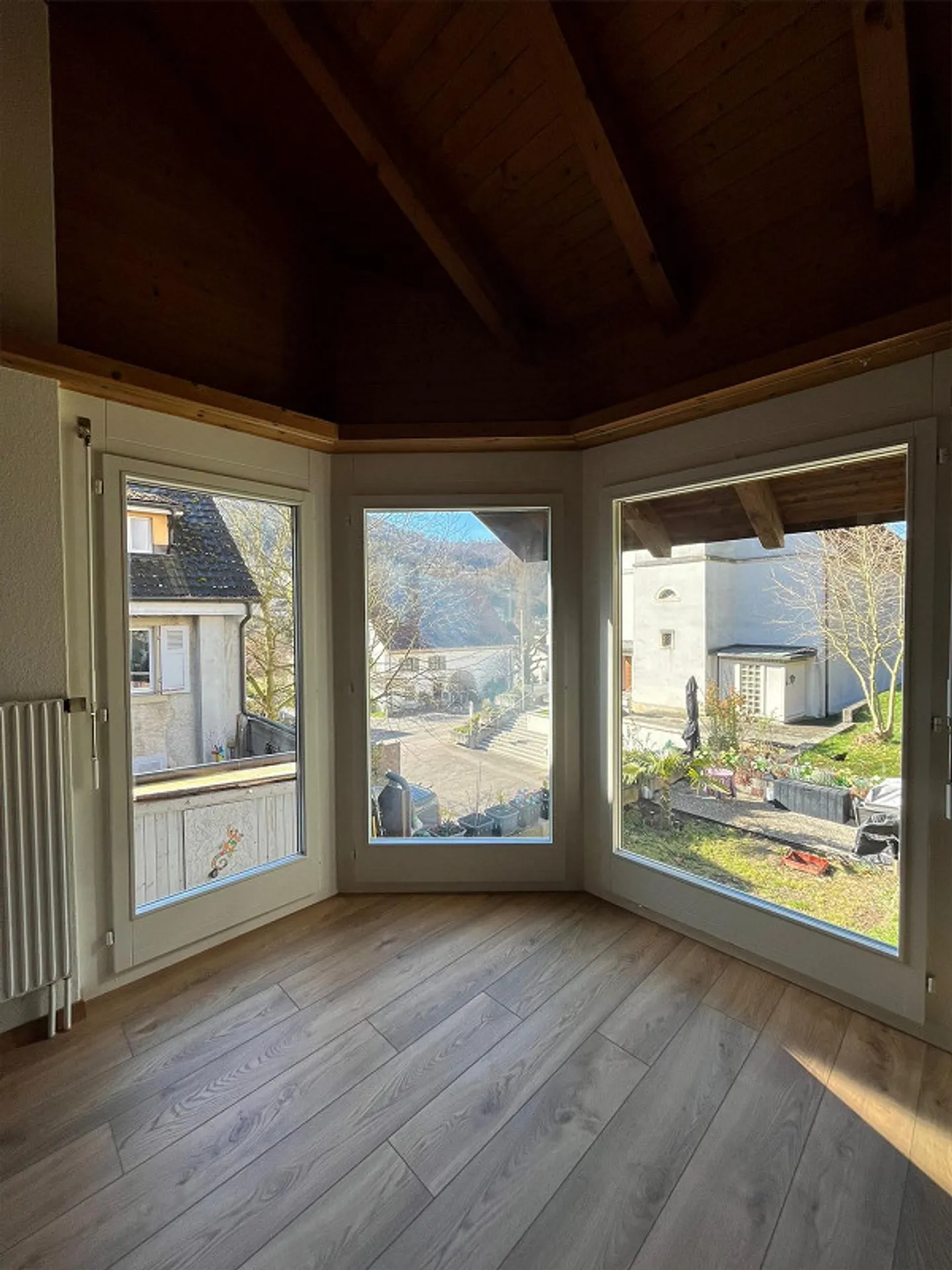 Helle 5-Zimmer-Wohnung in Grellingen - Foto 3 von 13