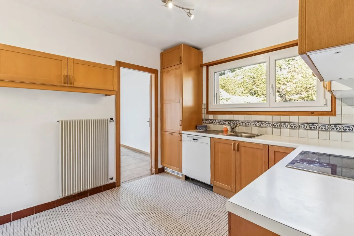 Lutry: Villa da ristrutturare con vista lago - Foto 4 di 10