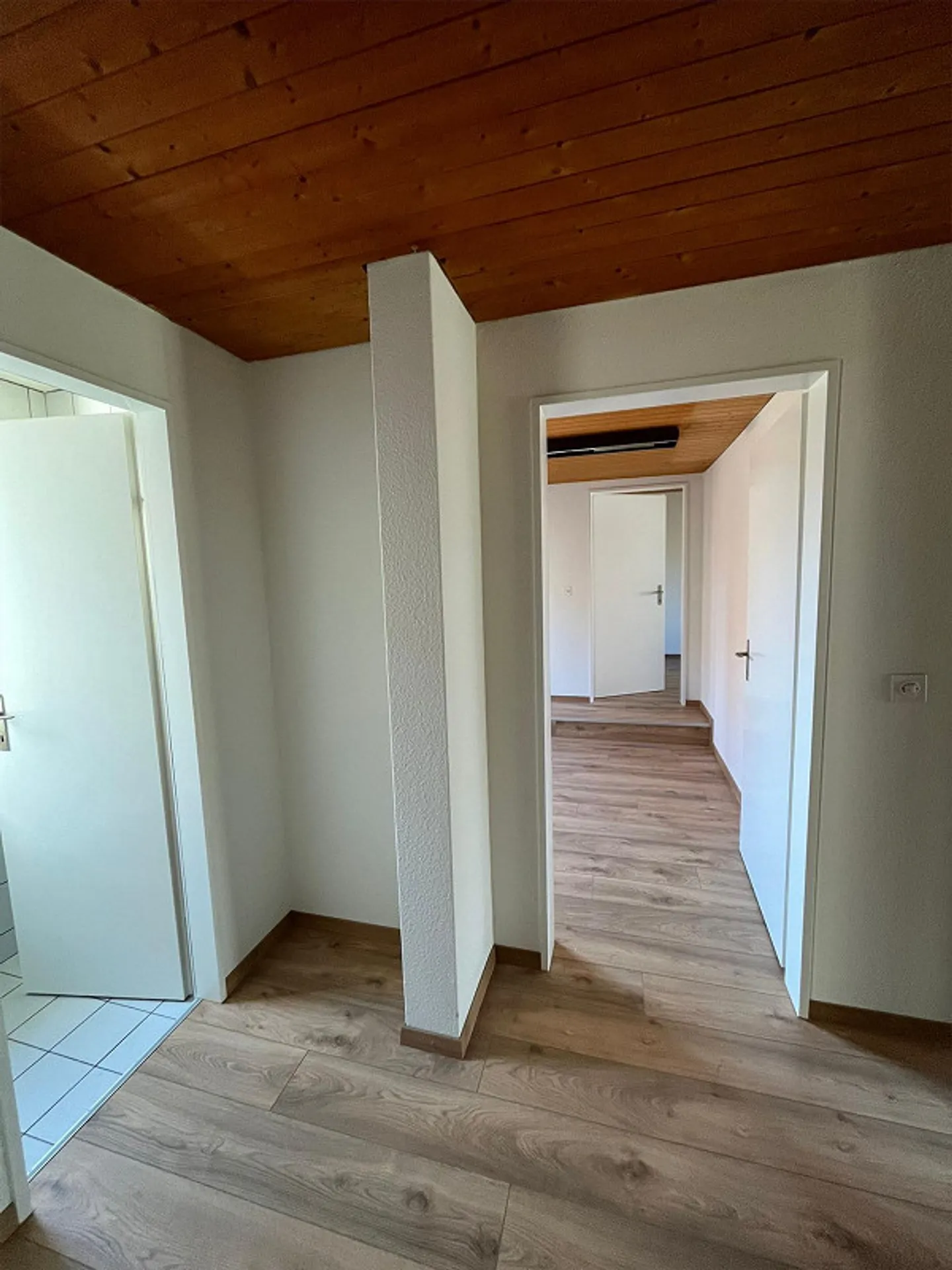 Helle 5-Zimmer-Wohnung in Grellingen - Foto 8 von 13